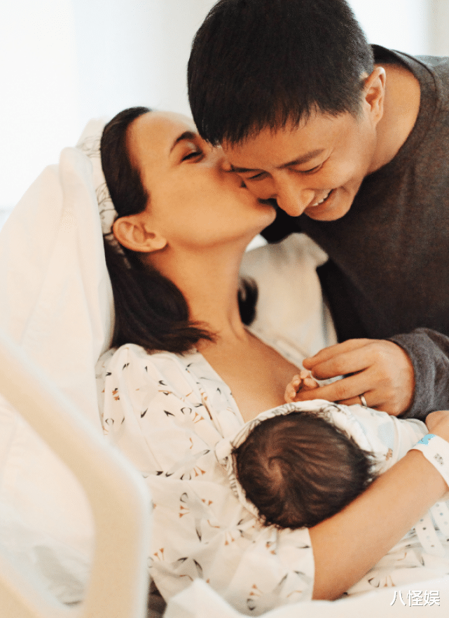 韩庚|韩庚携卢靖姗聚餐,不洗头出门显邋遢,与老婆肤色差明显似素人