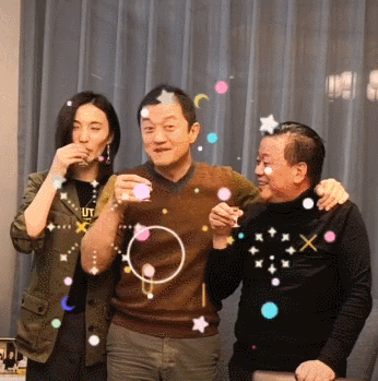 李亚鹏和妻子发生激烈争执,他怀疑妻子吸他的人气,遮羞布被扯下