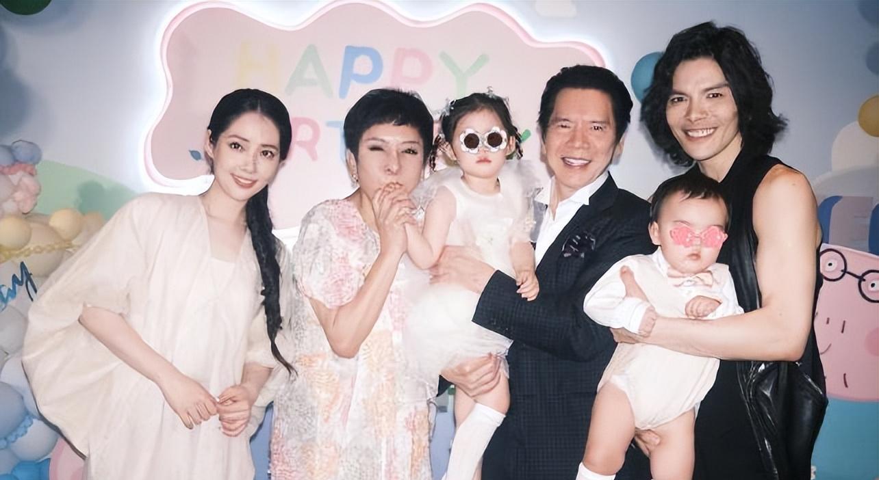 郭碧婷向佐疑似婚变,向太曝儿媳丑闻,网友:豪门婆婆都不简单!