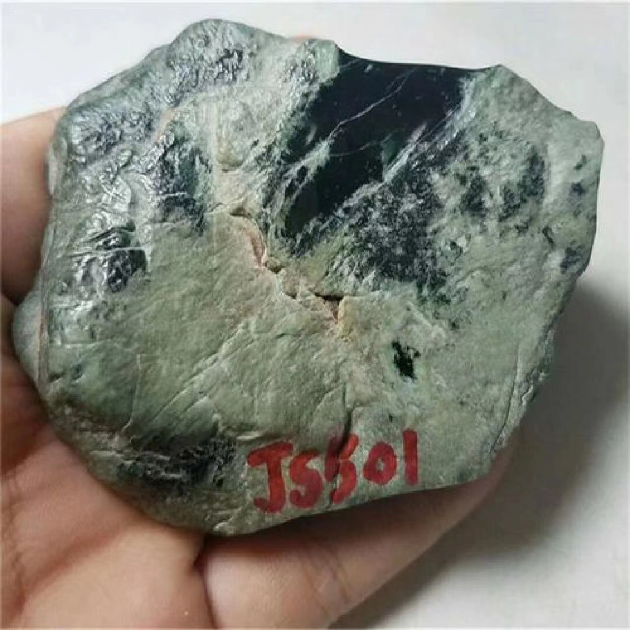 |墨翠鉴赏-如何挑选品质优良的墨翠