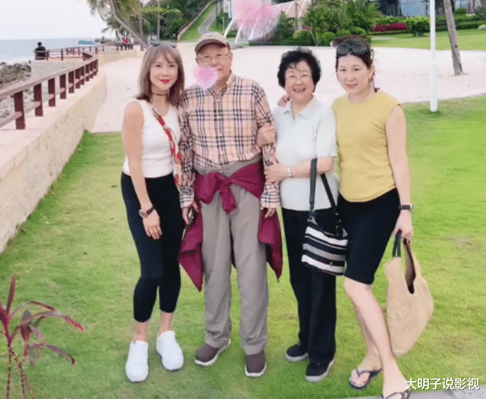 48岁的韩师奶董潼，生了4个孩子，有一对龙凤胎，大儿子长得帅气