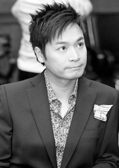 郭晋安|郭晋安专注打理自家生意,亲自到店招待客人,素颜出镜皱纹明显