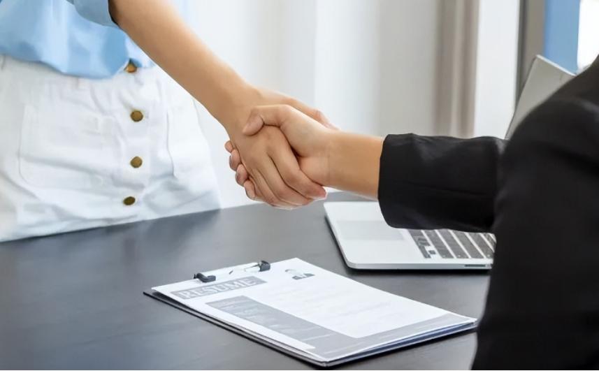 许多|为啥大量失业不是发生在三年疫情,而集中爆发在2023年?有何说法