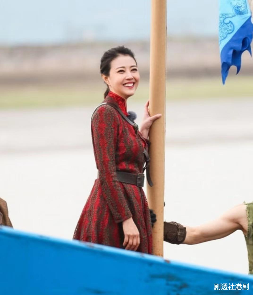 周海媚|人美心善!港知名女星晒万尺豪宅再添新宠,独居北京不婚不生