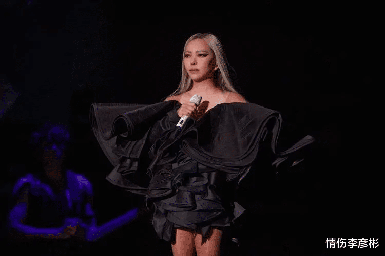 张惠妹演唱会穿着不当，不敢有大动作，减肥成功身形大变样！