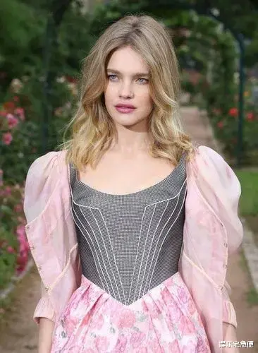 被美化的大女主水果娜,9年时间生两子嫁入LV家族,Lisa比她差吗