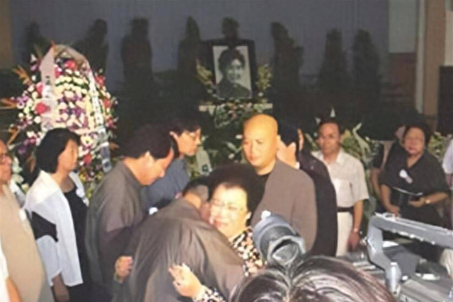 一句台词识破潜伏间谍，去世23年的赵丽蓉，仍被多家官媒发文缅怀