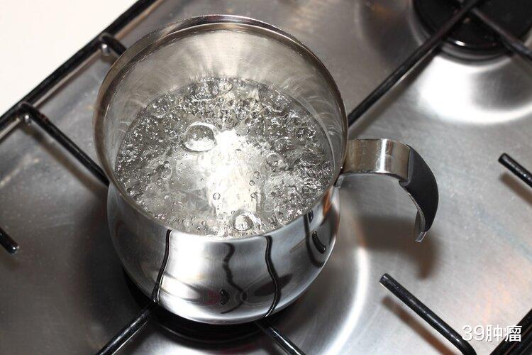 新版“致癌名单”公布：自来水含卤代乙酸，常喝会致癌？是真的吗