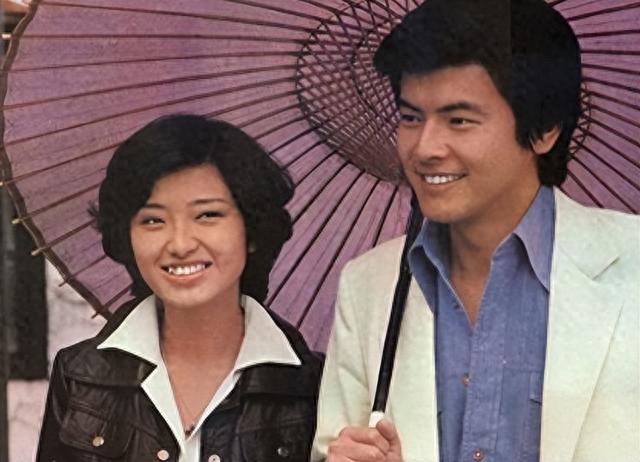 被山口百惠的老年状态惊艳到:64岁发腮发福,穿衣极简却气质高级