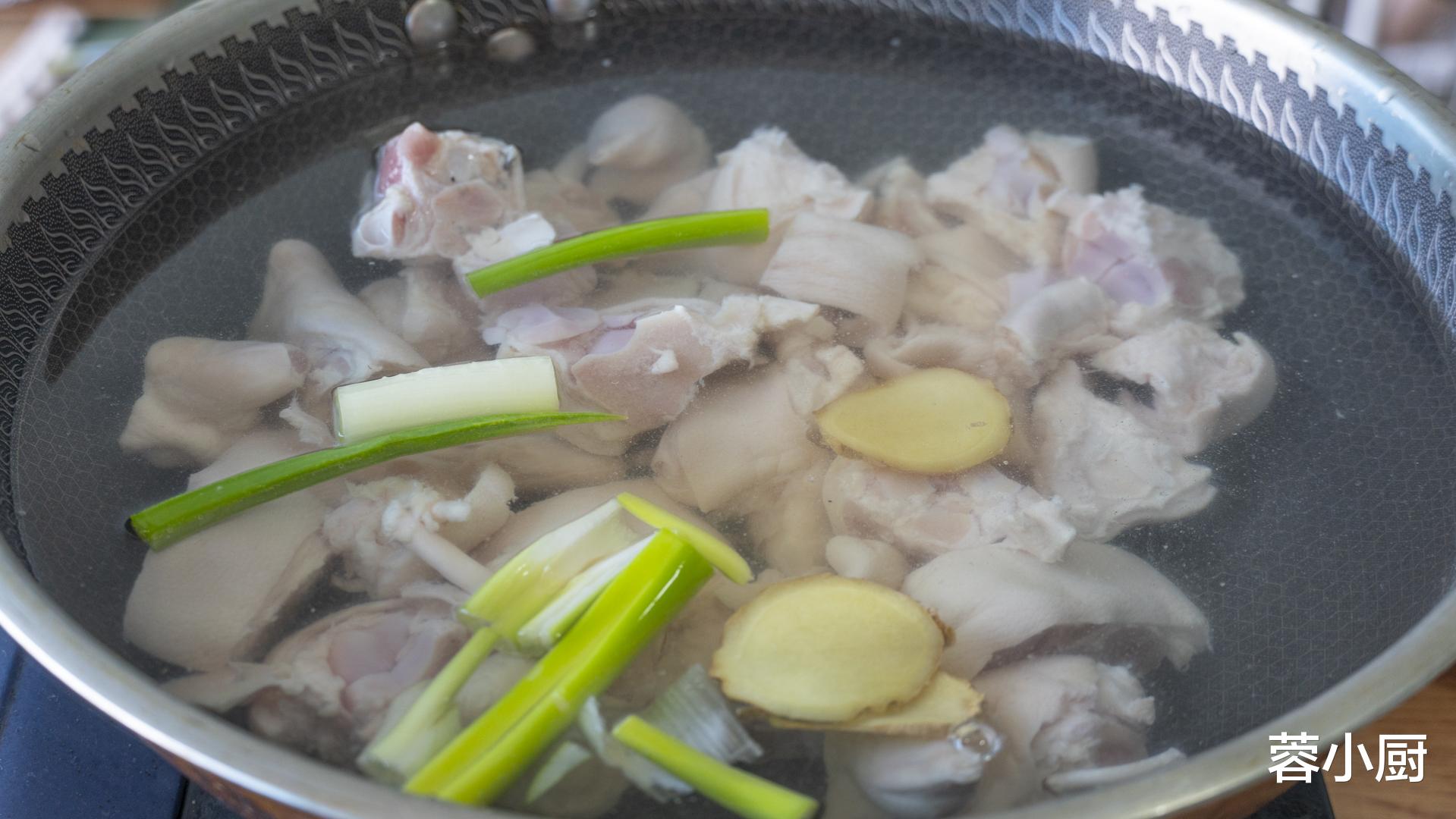 美食教程|人老腿先衰？建议 50岁后，少喝牛奶多吃4物，走路有劲，安稳度伏