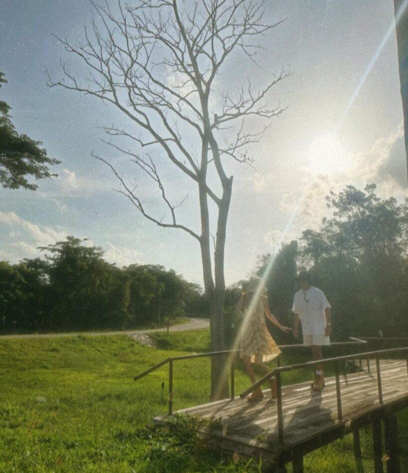 泰国知名女星小水晒与男友Nine甜蜜合照