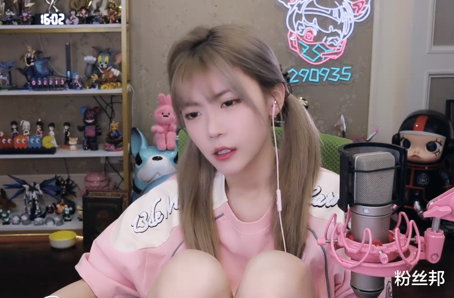 “懦弱哥”认怂下跪道歉，被造黄谣周淑怡崩溃大哭，称已找好律师