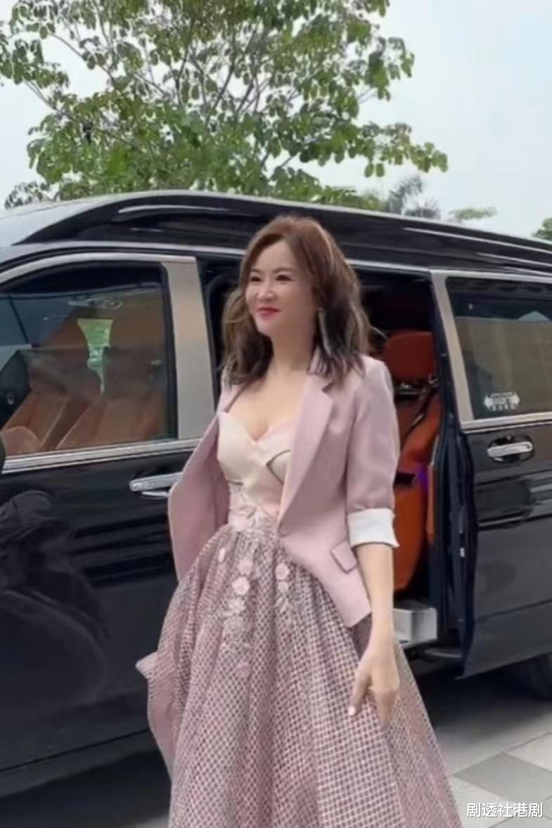 张文慈|主力内地发展!港女星晒深圳千尺大屋,却遭网友吐槽:都是便宜货