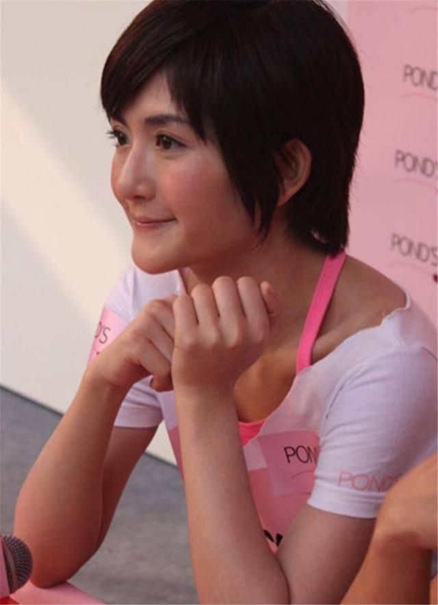 究竟是谁在喜欢她？多次被抵制又复出，背后靠山浮出水面