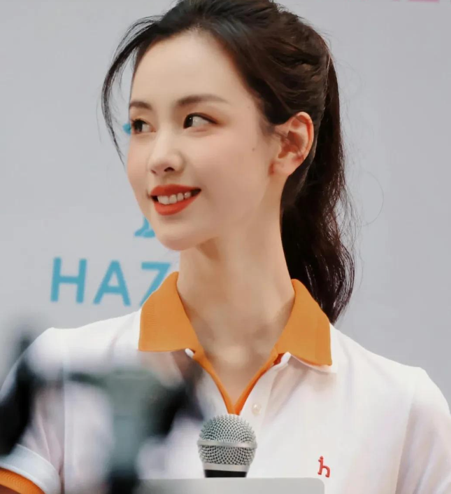 陈都灵|陈都灵回母校南航拍照,又美又瘦还是学霸学姐,堪称白月光天花板