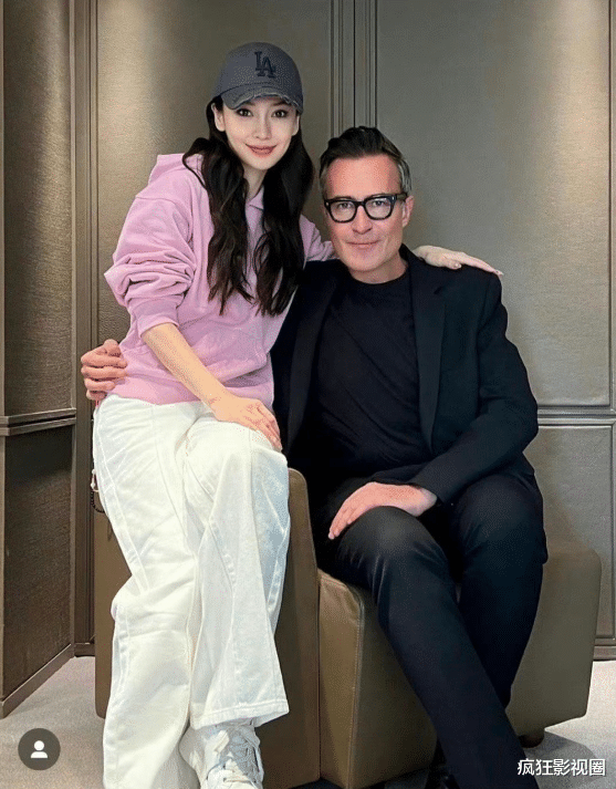 疯马秀事件升级,Lisa幕后生图曝光,两位看秀女星彻底凉凉