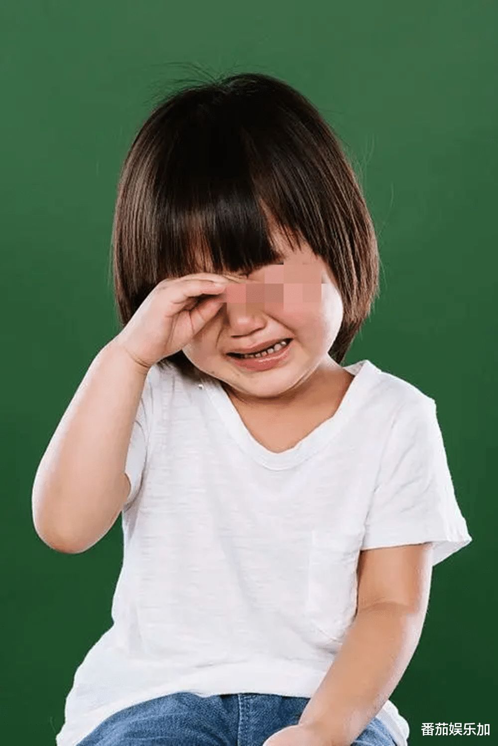 父母带6岁女孩做美甲大哭，拿不起筷子，握不住笔，网友：做得好