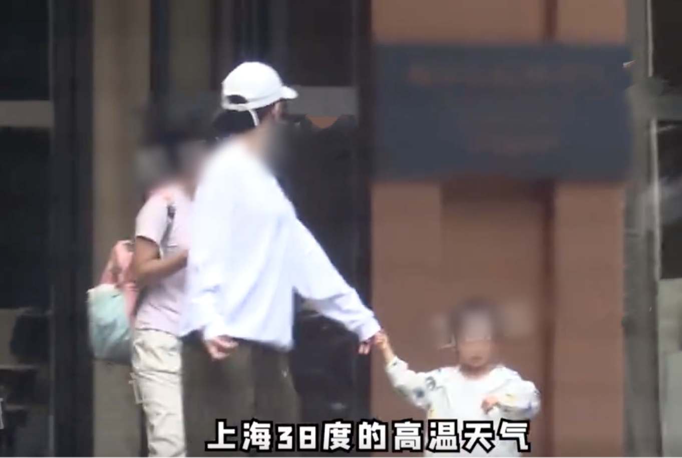 郑恺喜得三胎再添实锤!苗苗已入住月子中心,获女儿看望穿着厚实
