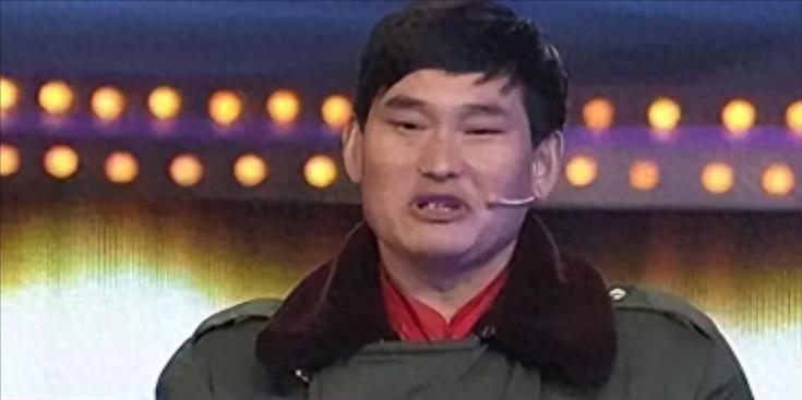 “睡粉”“诈捐”、忘恩负义？众叛亲离的“大衣哥”真的错得离谱