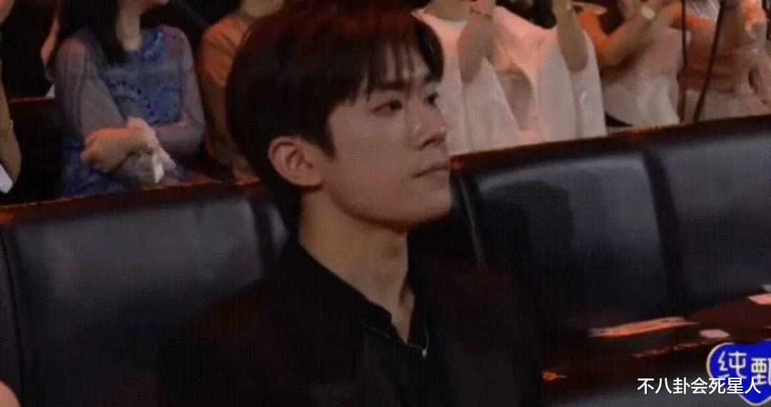 |华表一夜精彩不断,红毯拉踩、颁奖口误、典礼嗑瓜子,别太搞笑!