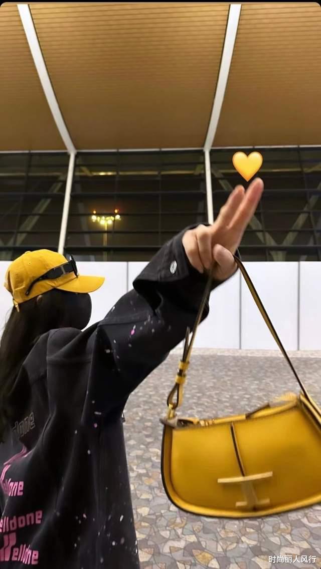 刘诗诗|刘诗诗高调亮相机场去米兰!走路带风一步顶别人两步长,穿搭好酷