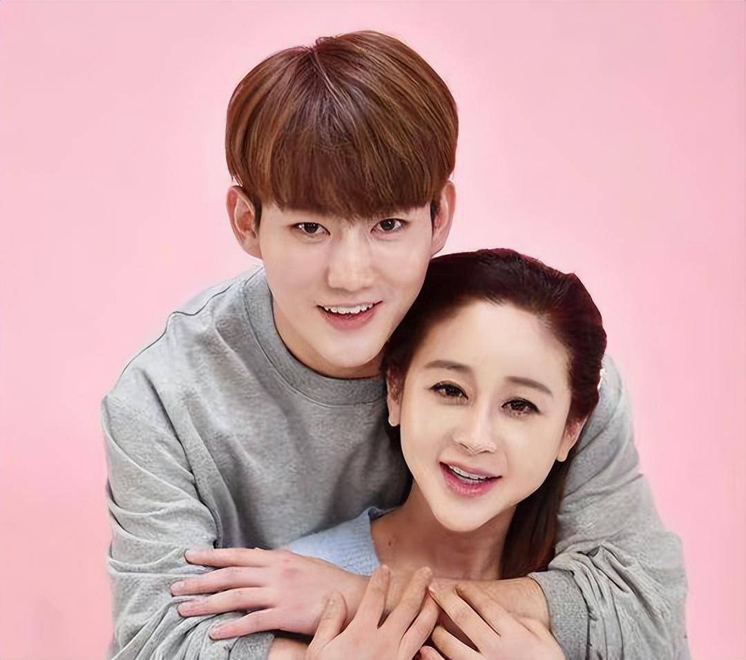 韩国知名女星嫁小18岁中国网红,离婚后,依旧同框直播带货!