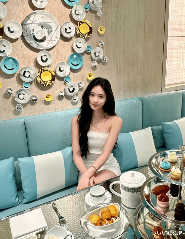 许韶恩参加许曦文18岁派对!长发及腰发型美翻,为保持身材超自律