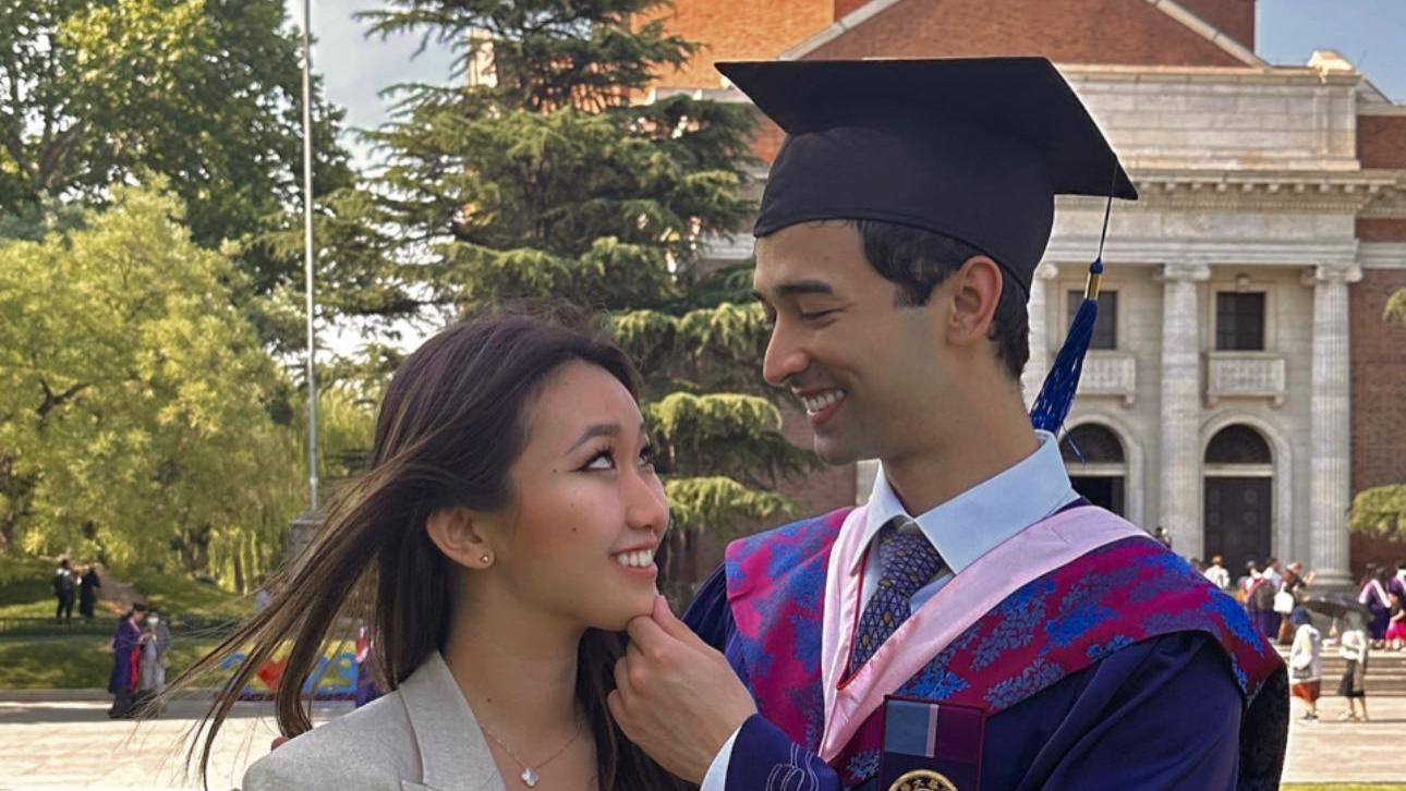 韦唯大儿子清华硕士毕业！才华出众建模脸吸睛，与女友牵手太甜蜜