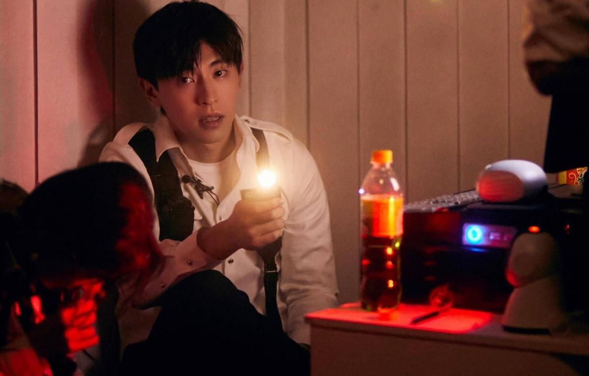 邓伦|邓伦近照大变样，疑整容变双眼皮，与圈内明星一起参加婚礼成焦点