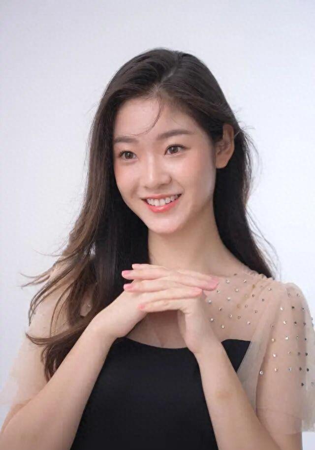 康枝子何文茵与康家亲人久别重逢,已被冯子晴取代的她难以再回归了