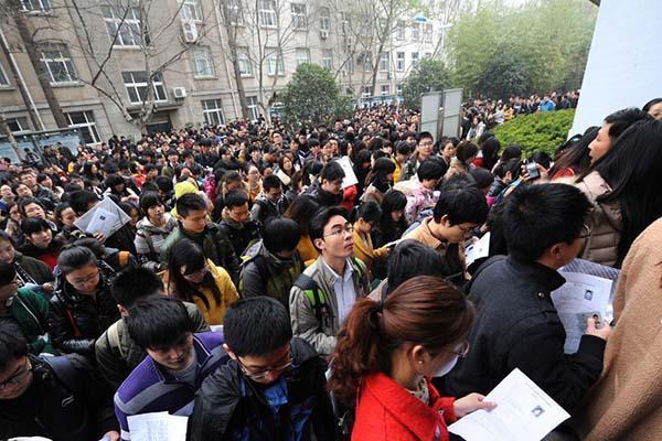 求职|今年大批打工人失业逃离城市,生活过得太内卷无助,谁来拯救他们