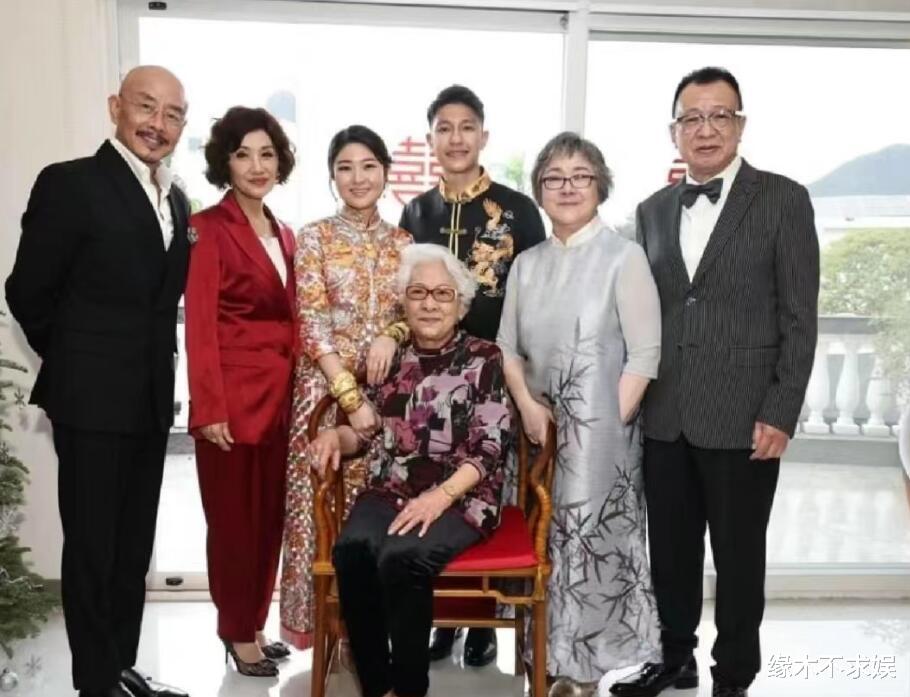 许绍雄女儿大婚众星云集!欧阳震华宣萱挽手,黄日华苗侨伟现身!