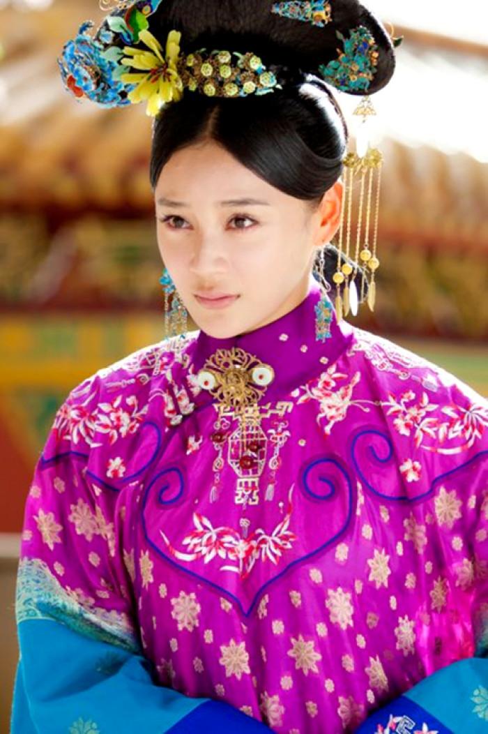 真正的花魁根本不用旁白尬吹, 人群中一眼夺目的绝色