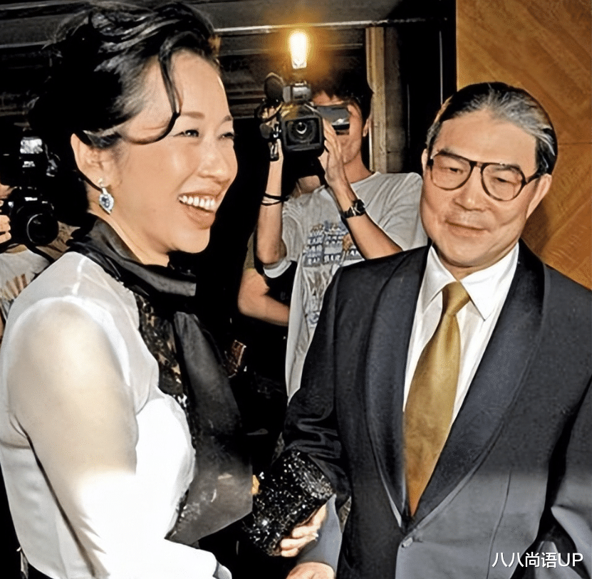 霍英东大房子孙罕同框！儿媳陈琪琪风韵犹存，孙媳郭晶晶有辨识度