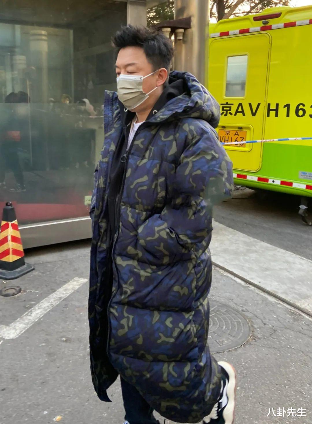 春晚|春晚第4次联排空降多位大咖,沈腾竟缺席,杨紫坐200万豪车现身!