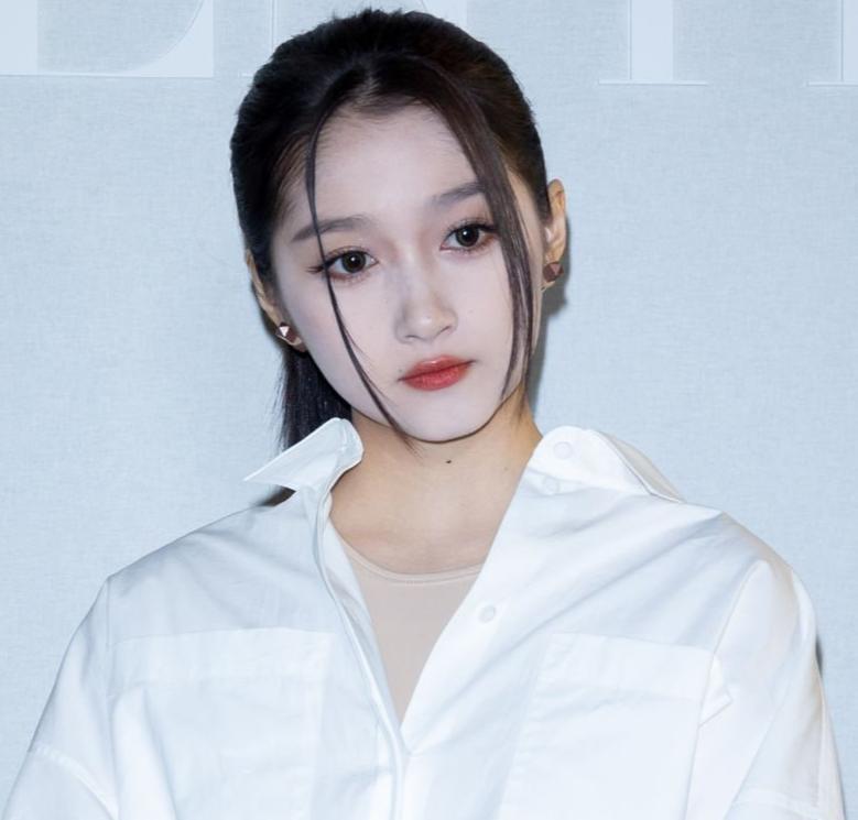 外媒镜头下的国内明星，大写的真实，刘亦菲变普通，刘诗诗扛住镜头