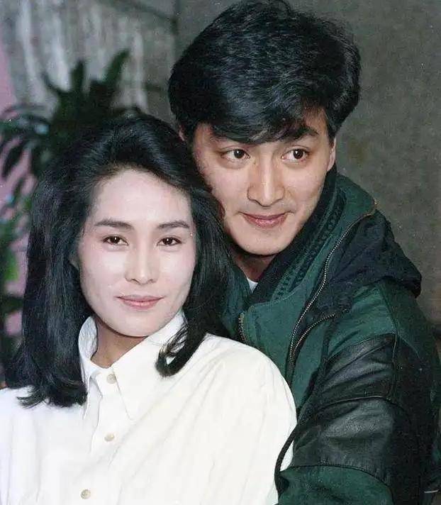 他一生最爱一人，痴情33年，如今64岁仍单身未婚