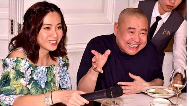 71岁刘銮雄宣布全部财产转给儿子刘鸣炜，联手将甘比踢出局