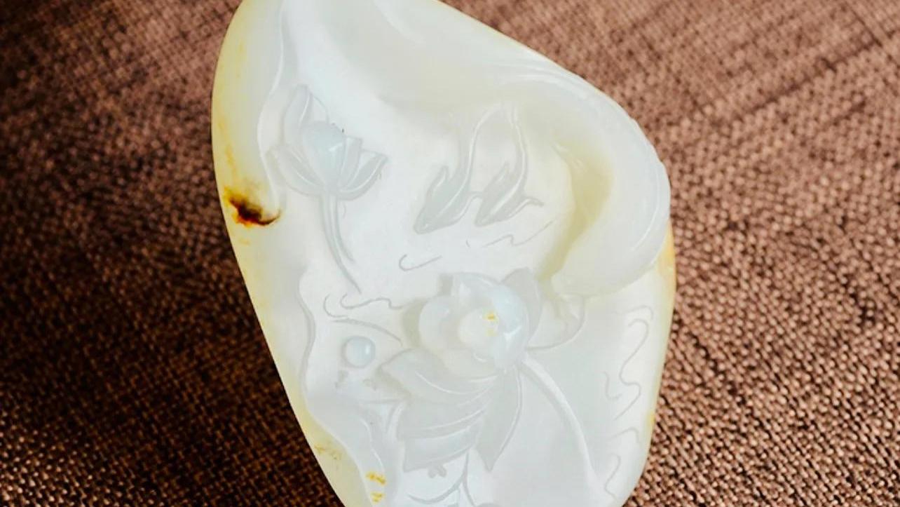 正白、闪青、闪灰！三种和田玉白玉哪种最好？