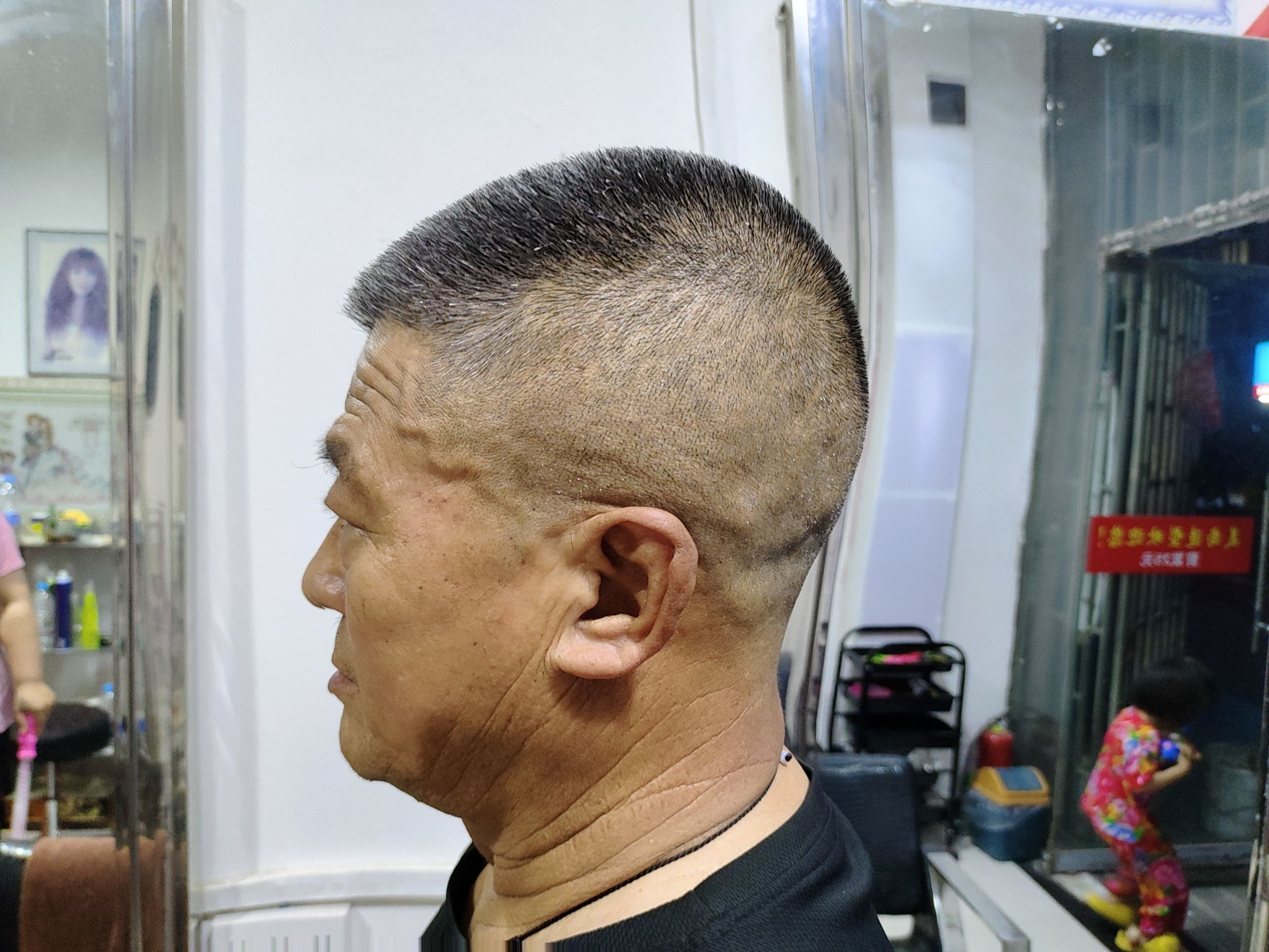 发型 天热就剪周边铲短,不论头发花白大叔还是年轻男士,剪完都很帅