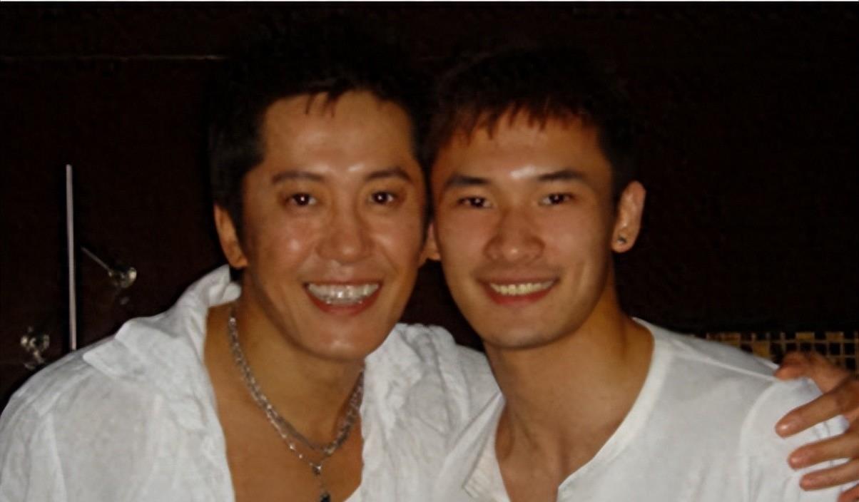 他连登8次春晚，曾红过四大天王，却因“作死”入狱，今54岁太凄惨