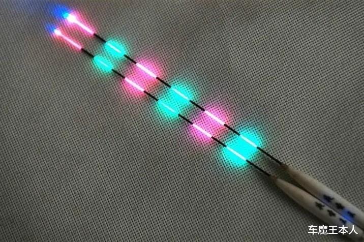 饵料|晚上钓鱼，夜光漂和夜钓灯的利与弊，选择时看垂钓环境才是重点