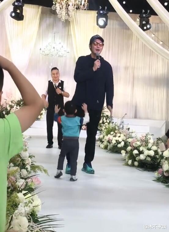 曝金世佳一家3口参加婚礼，二胎儿子像爸爸，结婚生子时间线曝光