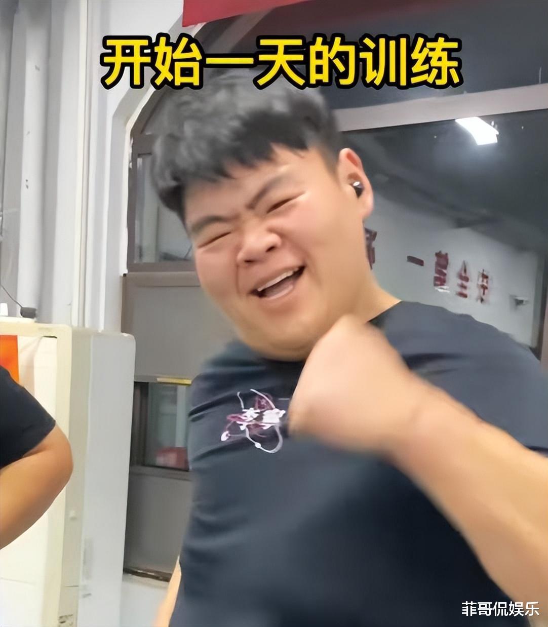 网红“泡泡龙”去世两年后，恩克直播吐血，胖猴仔王浩楠沦为笑话