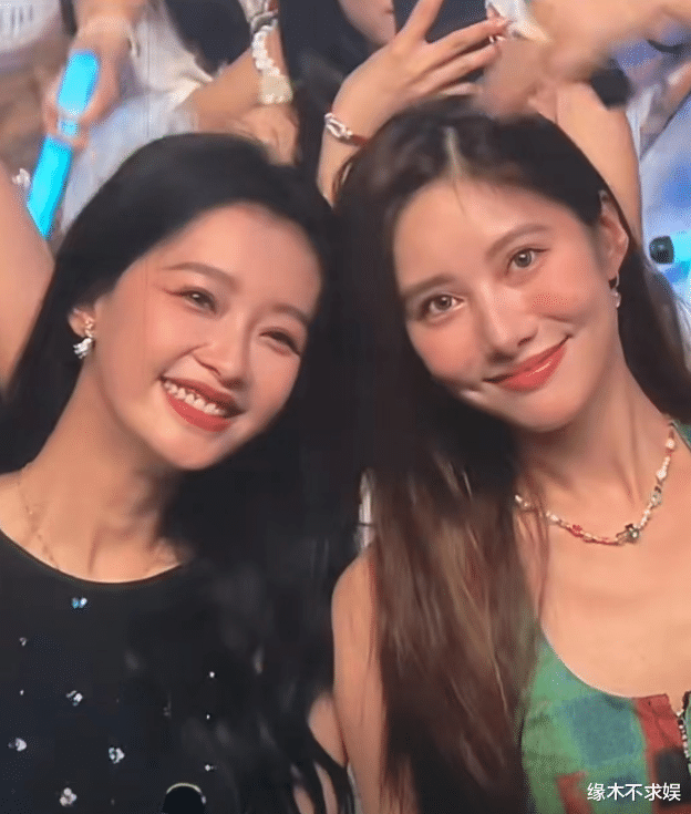 孙怡看薛之谦演唱会,戴236万名表身价疑过亿,女儿穿百元平价款
