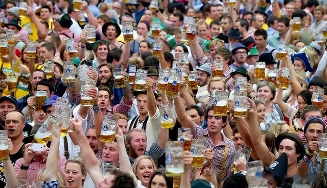 德国人爱喝酒、爱吃肉、爱甜食，为何民众更长寿？3个原因可借鉴