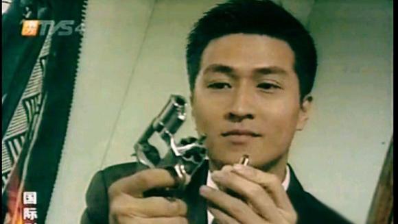 他是香港首位视帝，三进TVB成御用奸人，61岁内地捞金终于押对宝