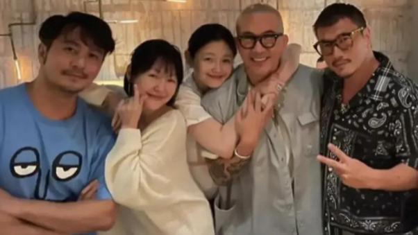 大S|大S情人节泄亲密照！熊抱具俊晔肚子很大，细节暴露真实夫妻关系