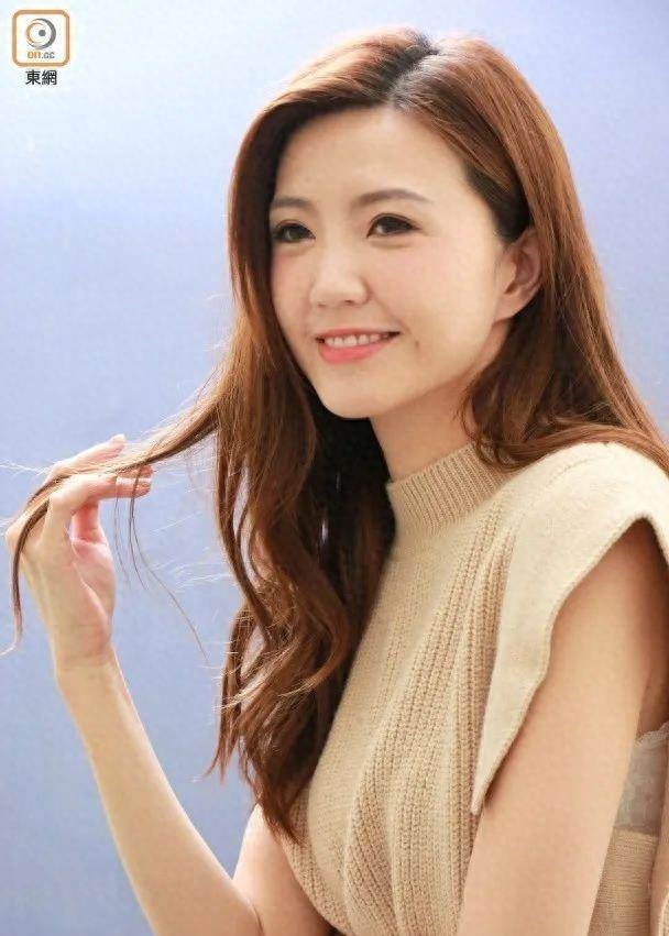 TVB女星升级当女一争视后,不屑把死敌当对手,称两人没有交流!