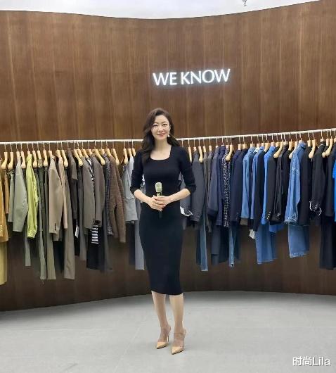 43岁熊黛林杭州亮相，肤白貌美“贵妇味”十足，180个头压迫感好强